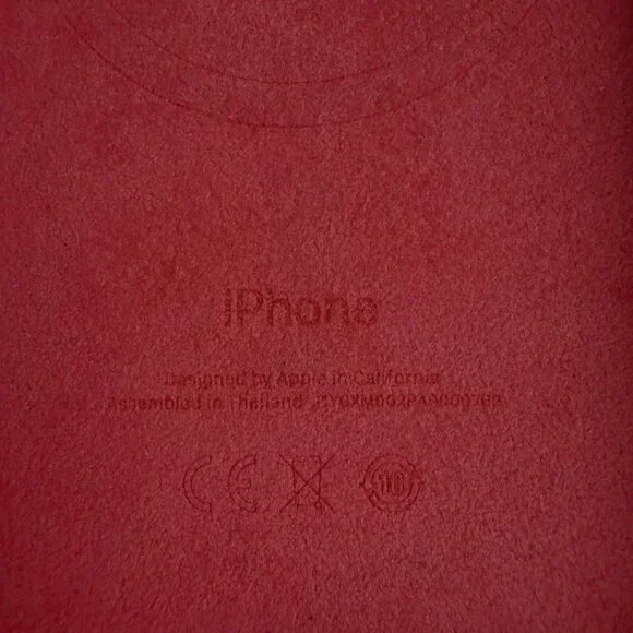 iPhone 15 Pro Max Silicone Case with MagSafe – Guava - Picture 5 of 8